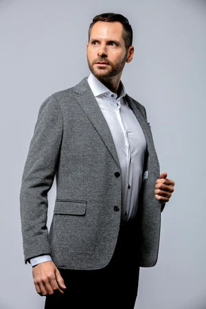 The Adler is a grey knit sport coat with some subtle black and white flecking, making it wearable with just about any colour combination you can think of. This sport coat is made using a wool, polyester, and cotton jersey fabrication,& giving you the ability to be fashionable without sacrificing comfort.