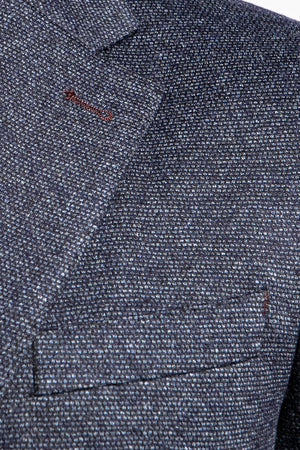 Constructed with modern fits and fabrics, we make traditional sport coat patterns like the Axl sport coat suitable for everybody. This sport coat is made using a wool, polyester, and cotton jersey fabrication, giving you the ability to be fashionable without sacrificing comfort.