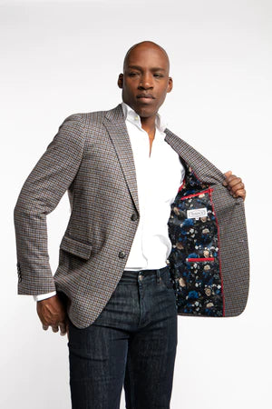 Constructed with modern fits and fabrics, we make traditional sport coat patterns like the Axl sport coat suitable for everybody. This sport coat is made using a wool, polyester, and cotton jersey fabrication, giving you the ability to be fashionable without sacrificing comfort.