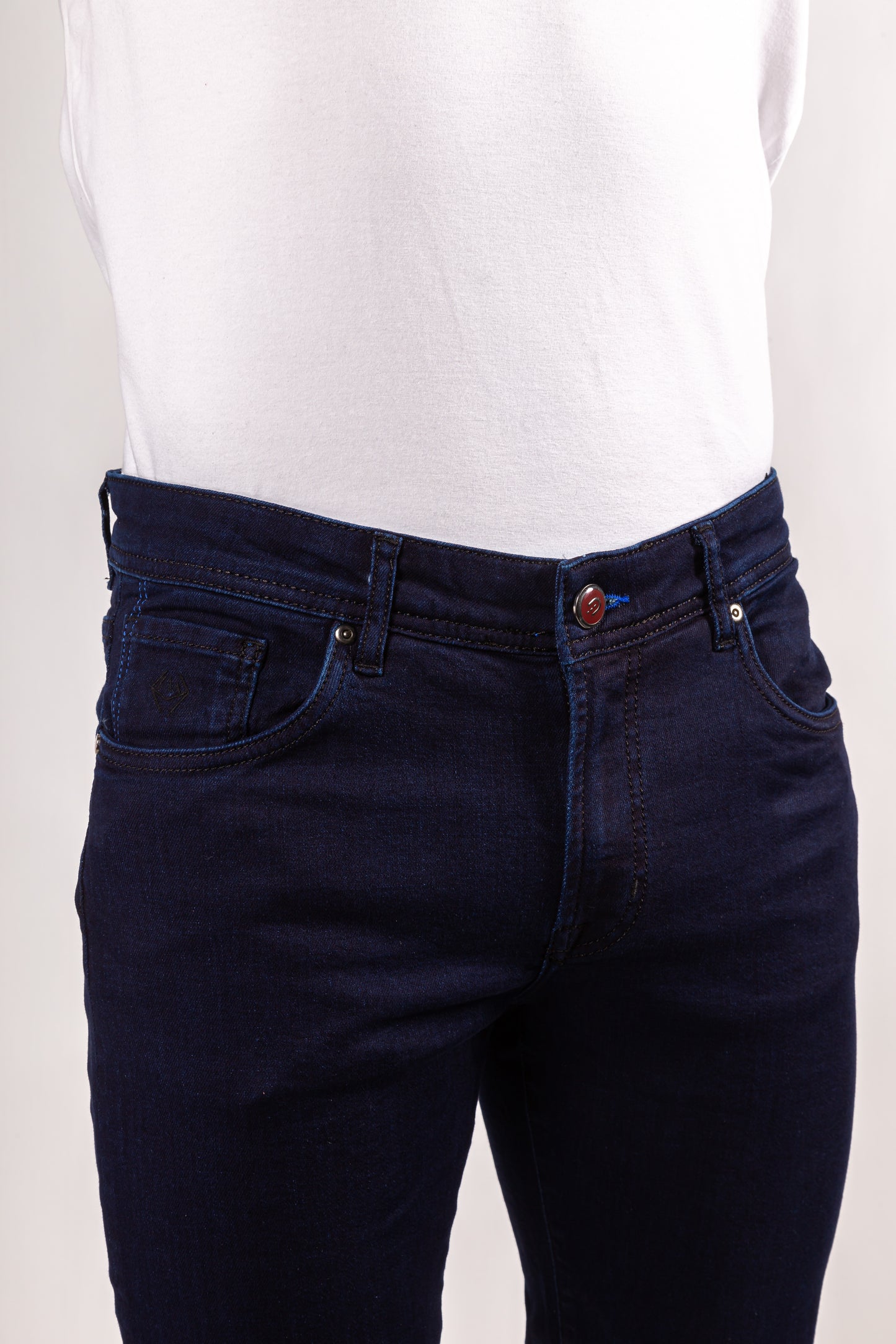 A clean-blue premium fabric makes this denim jean by DFR89 a must have pair that is most versatile with any blazer look.