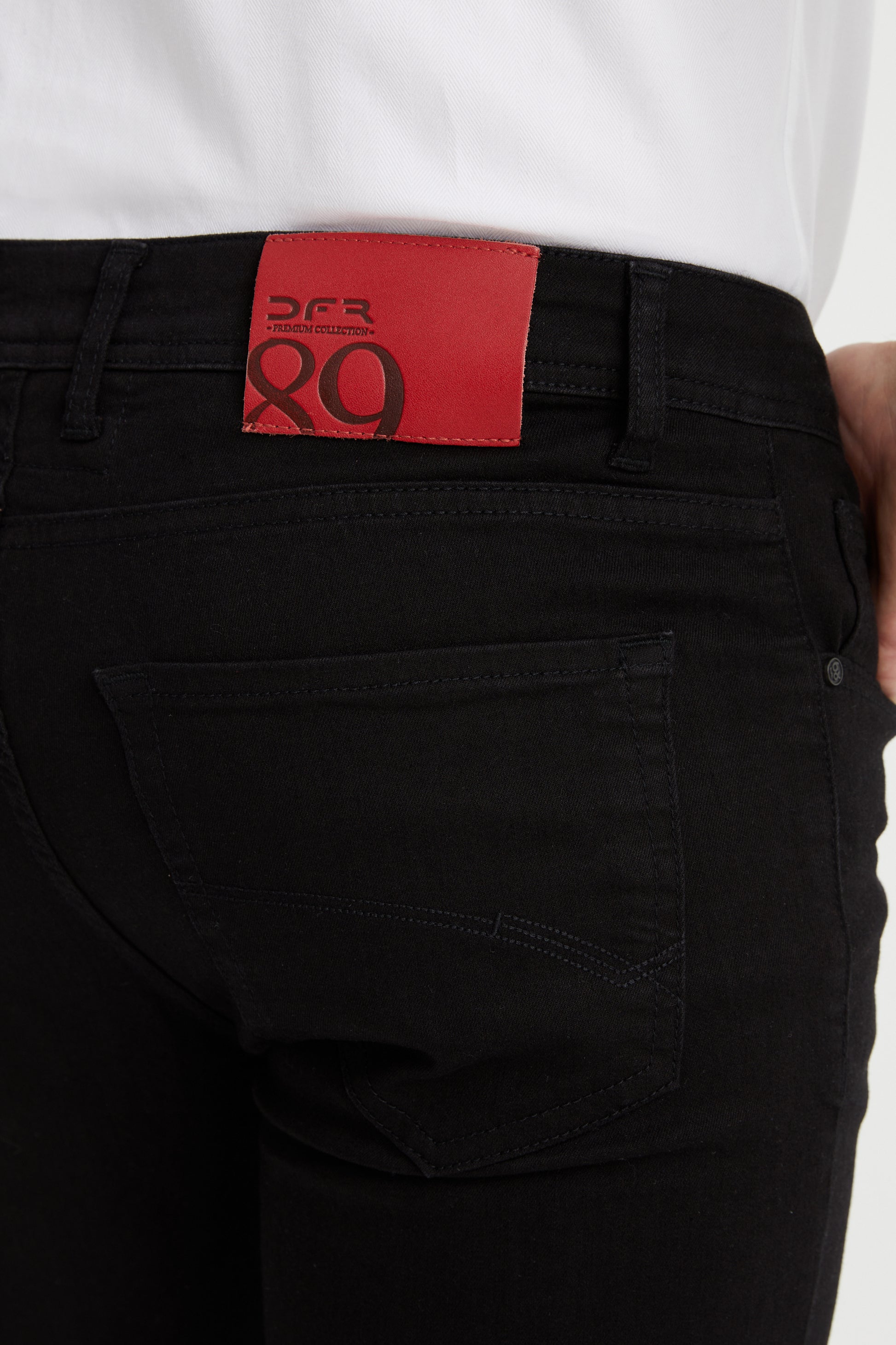 DFR89 Raven jeans, black, premium denim. Built for style and comfort.