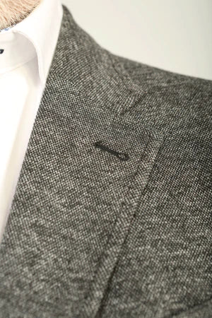 The Adler is a grey knit sport coat with some subtle black and white flecking, making it wearable with just about any colour combination you can think of. This sport coat is made using a wool, polyester, and cotton jersey fabrication,& giving you the ability to be fashionable without sacrificing comfort.