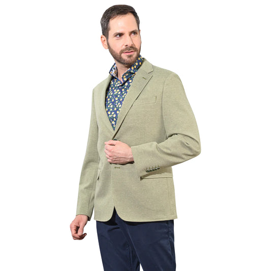 This jacket is the quintessential crossover piece between casual and business casual. Our Jackson sport coat is fully deconstructed (i.e. no shoulder padding, fully unlined), giving you endless possibilities for dressing it up, or down.