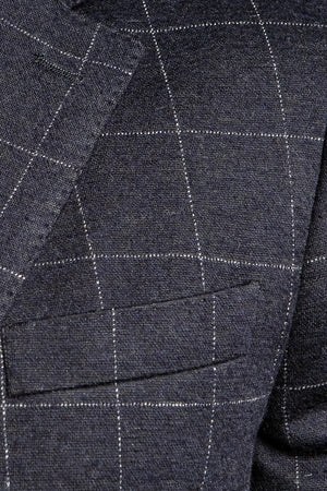 Constructed with modern fits and fabrics, we make traditional sport coat patterns like the Owens sport coat suitable for everybody. This sport coat is made using a wool, polyester, and cotton jersey fabrication, giving you the ability to be fashionable without sacrificing comfort.