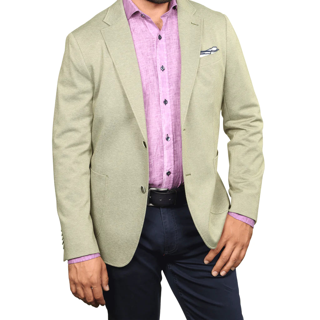 This jacket is the quintessential crossover piece between casual and business casual. Our Jackson sport coat is fully deconstructed (i.e. no shoulder padding, fully unlined), giving you endless possibilities for dressing it up, or down.