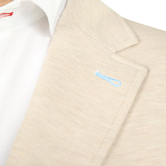 This simple, yet elegant beige knit stretch sport coat pairs seamlessly with blue hues and earth tones, making it one of 7 Downie St.®'s more versatile jackets. Like most of our sport coats, the Heaton has a generous amount of stretch, providing you with the comfort you need to get you through the day.