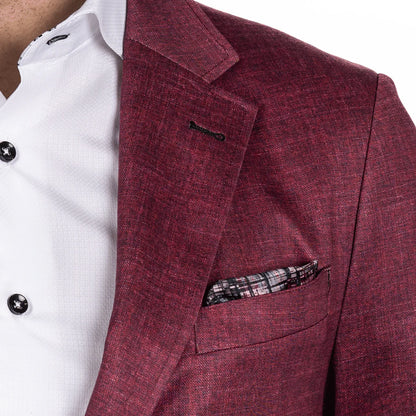 This sport coat boasts an elegant berry colour with navy accents, making this a true year round jacket. Like most 7 Downie St.® sport coats, the Wilson has a generous amount of stretch, providing you the comfort you need to get you through the day.