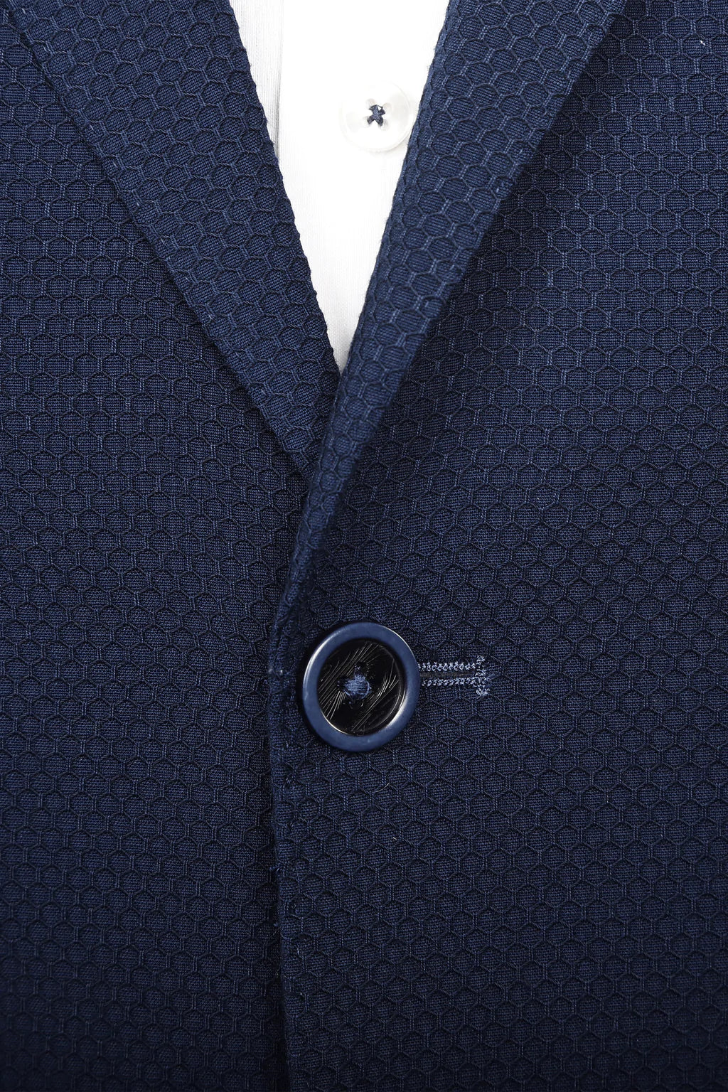 A blue blazer, but with a honeycomb stitch overtop, giving an almost three dimensional design to the coat. Like most 7 Downie St. sport coats, the Aragon has a generous amount of stretch, allowing you to look your best without compromising comfort.