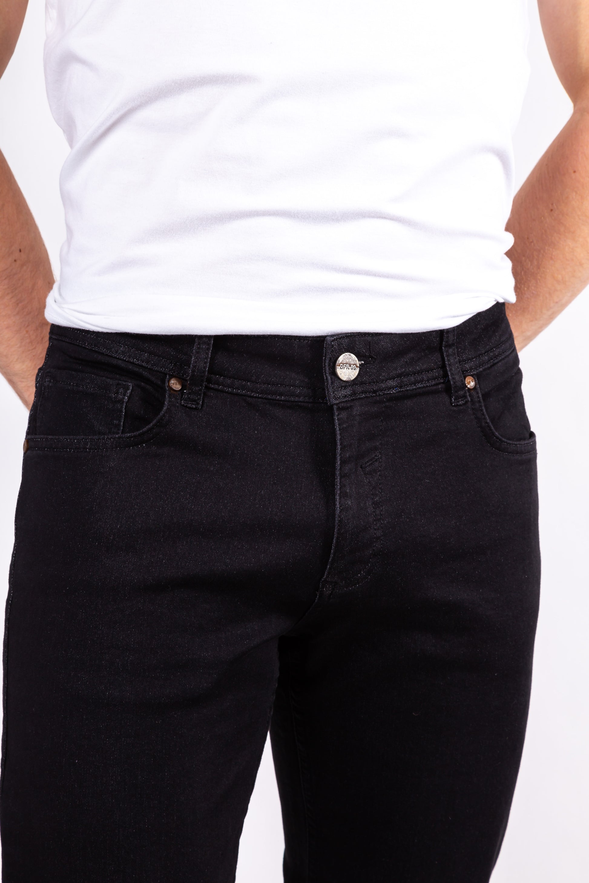 With a comfortable, stretchy cotton like no other, the Forrester model from DFR89 is a great pair of men's premium black denim jeans for any occasion.