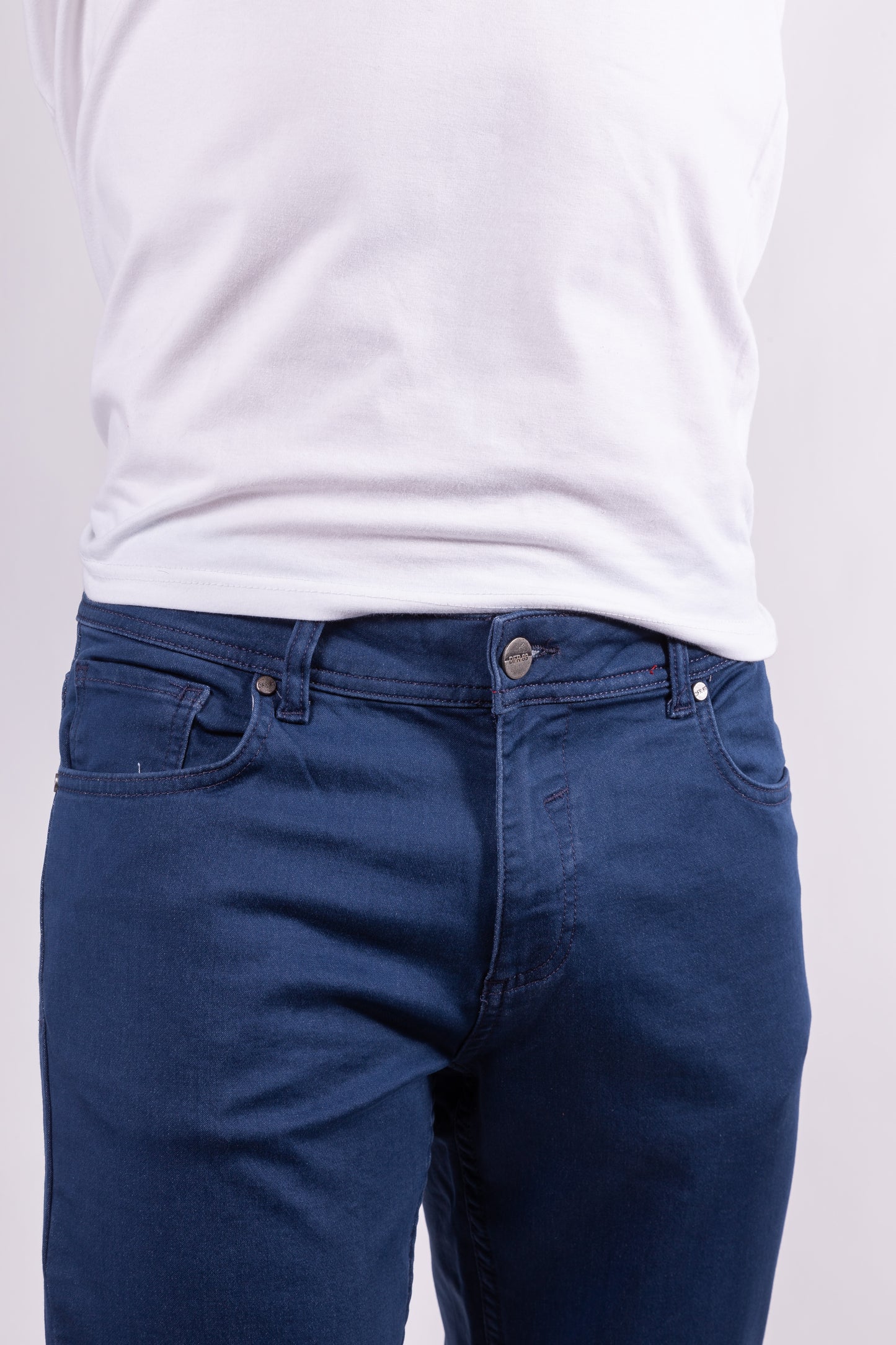 With a comfortable, stretchy cotton like no other, the Forester model from DFR89 is a great pair of men's premium light bue denim jeans for any occasion.