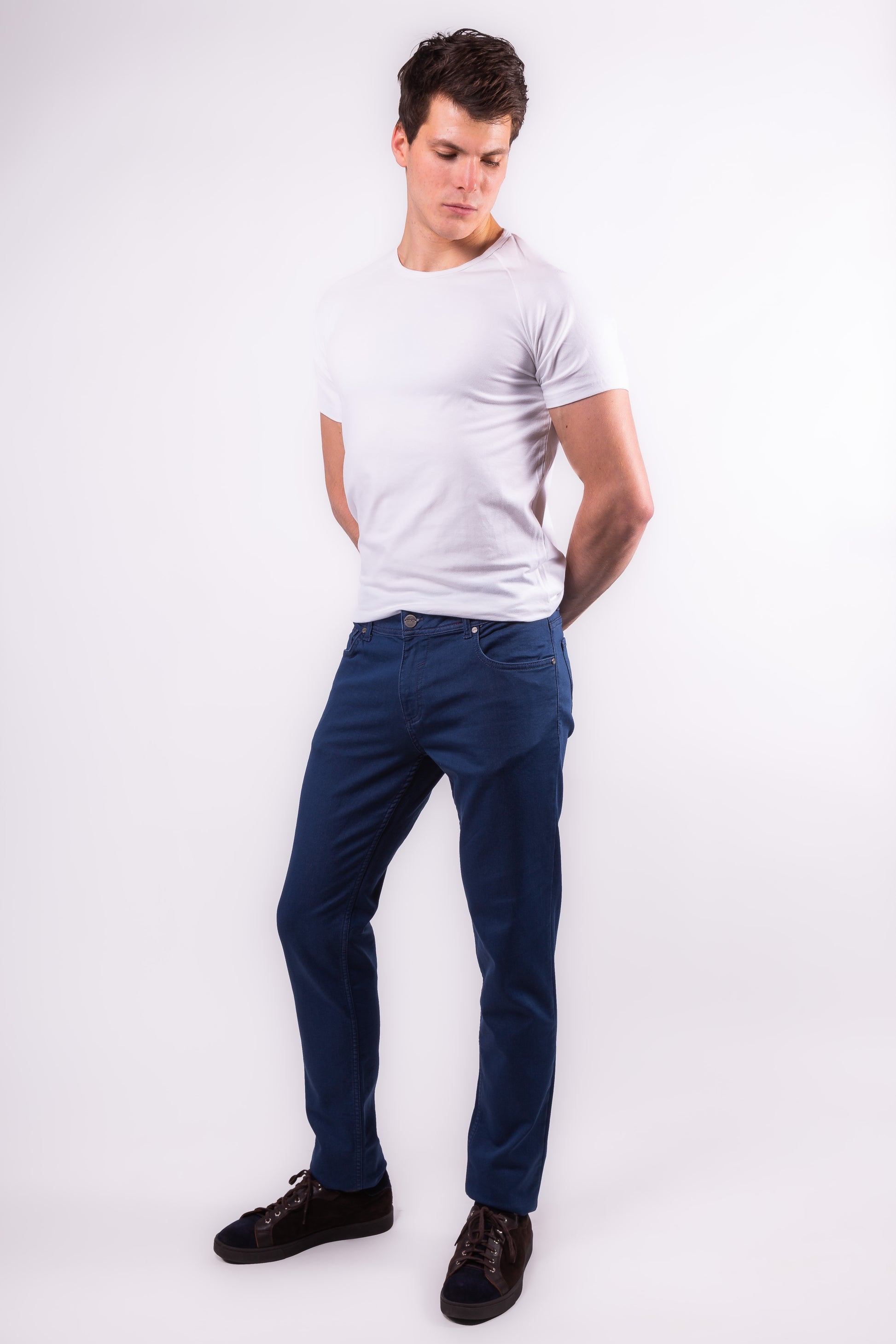 With a comfortable, stretchy cotton like no other, the Forester model from DFR89 is a great pair of men's premium light bue denim jeans for any occasion.
