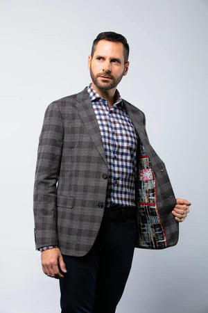 A traditional patterned sport coat with a subtle rust overcheck to give it a little bit of flair. Like most 7 Downey St. sport coats, Laurent has a generous amount of stretch, allowing you to look your best without compromising comfort.
