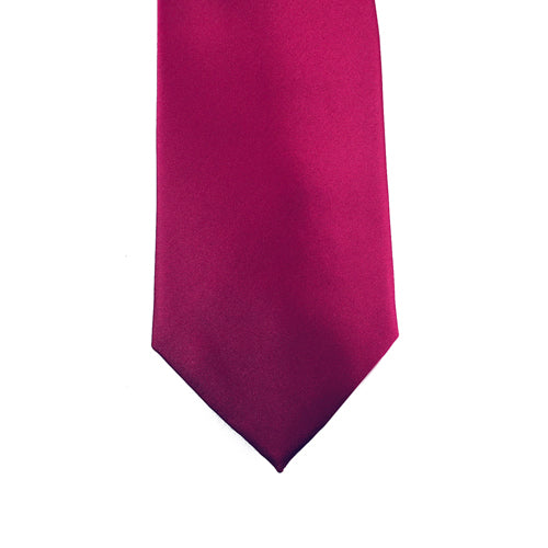 A solid fuchsia tie from Knotz, best paired with darker suits and dress shirts. Great for businesswear and wedding suits.