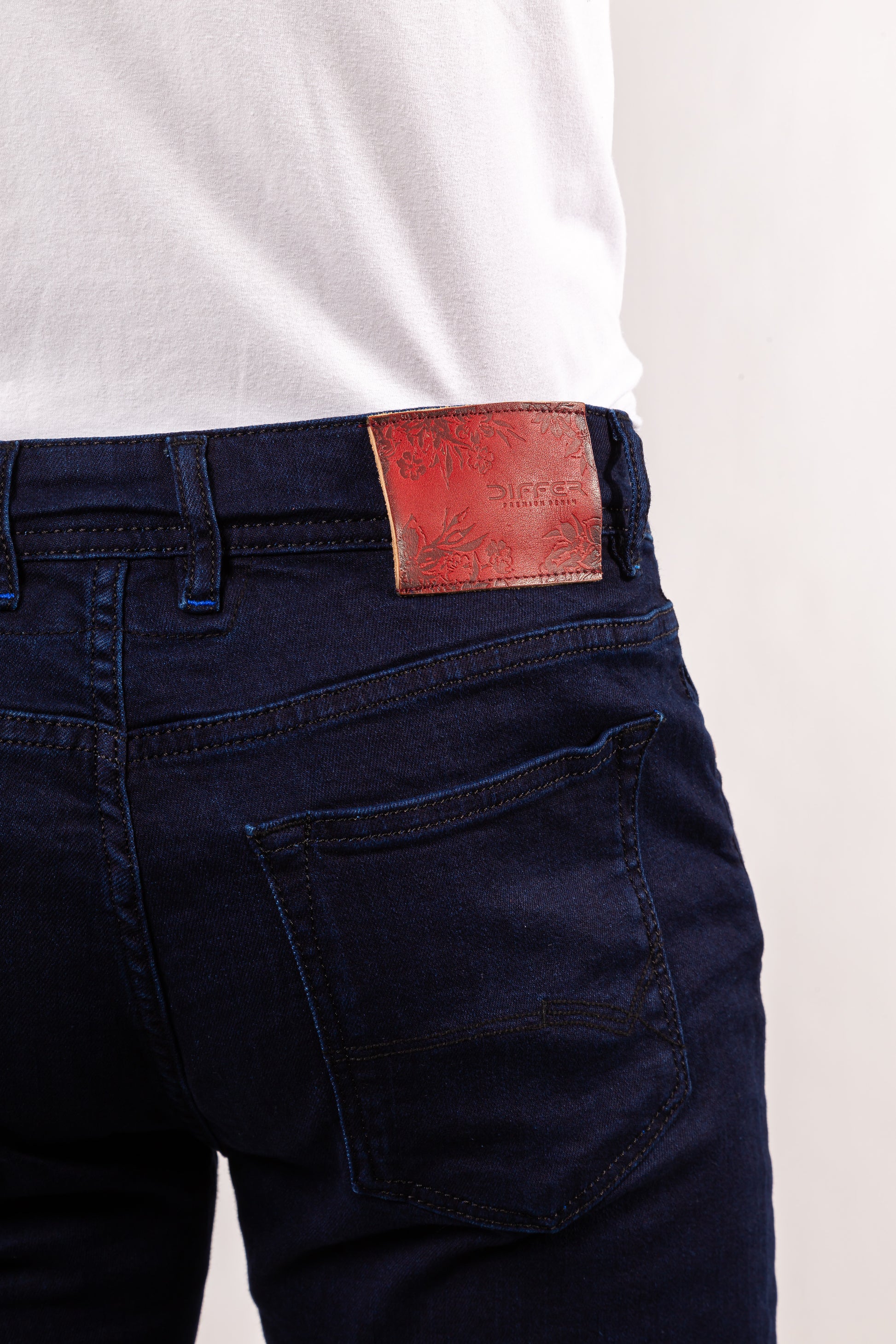 A clean-blue premium fabric makes this denim jean by DFR89 a must have pair that is most versatile with any blazer look.